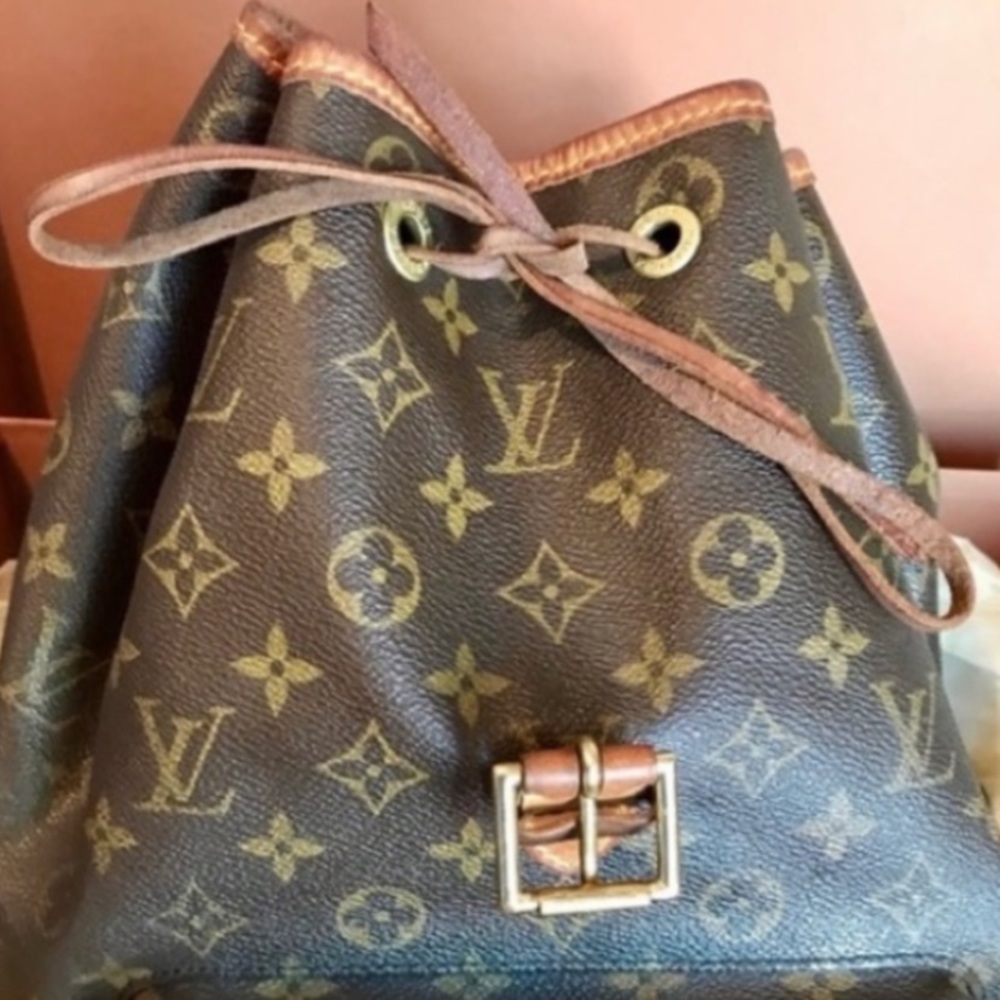 Authentic Louis Vuitton GM Montsouris Backpack. - Picture 4 of 11